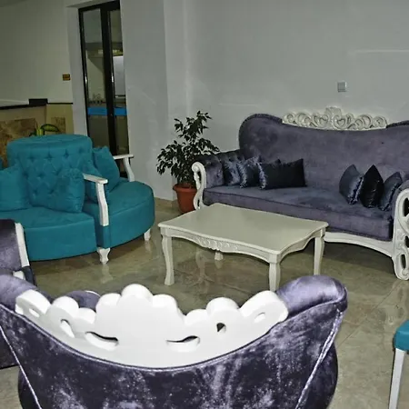 מלון Livana