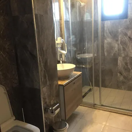 Hotel Livana 2*